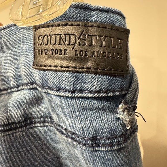 Stylish Blue Distressed Jeans - Picture 6 of 8